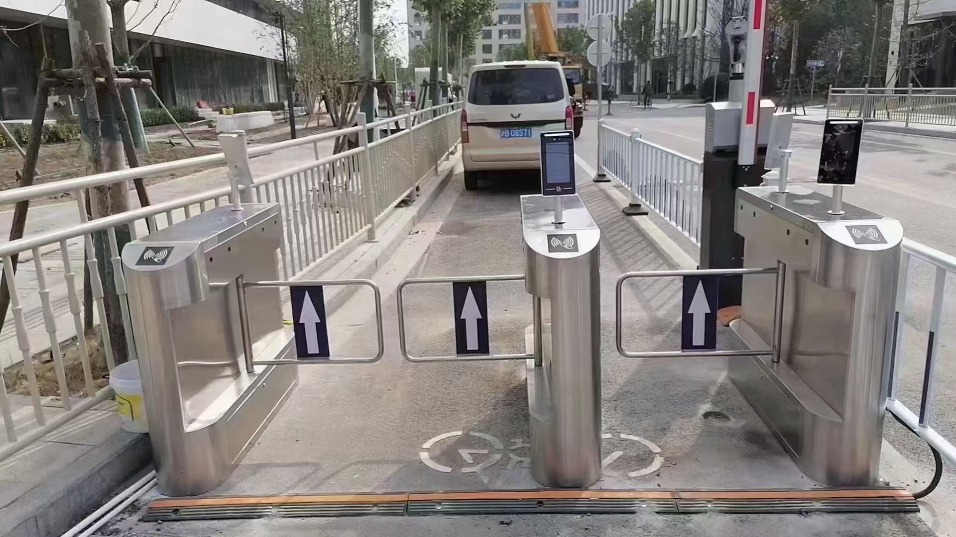 automatic-swing-barrier-turnstile-biometric-face-recognition-gyms