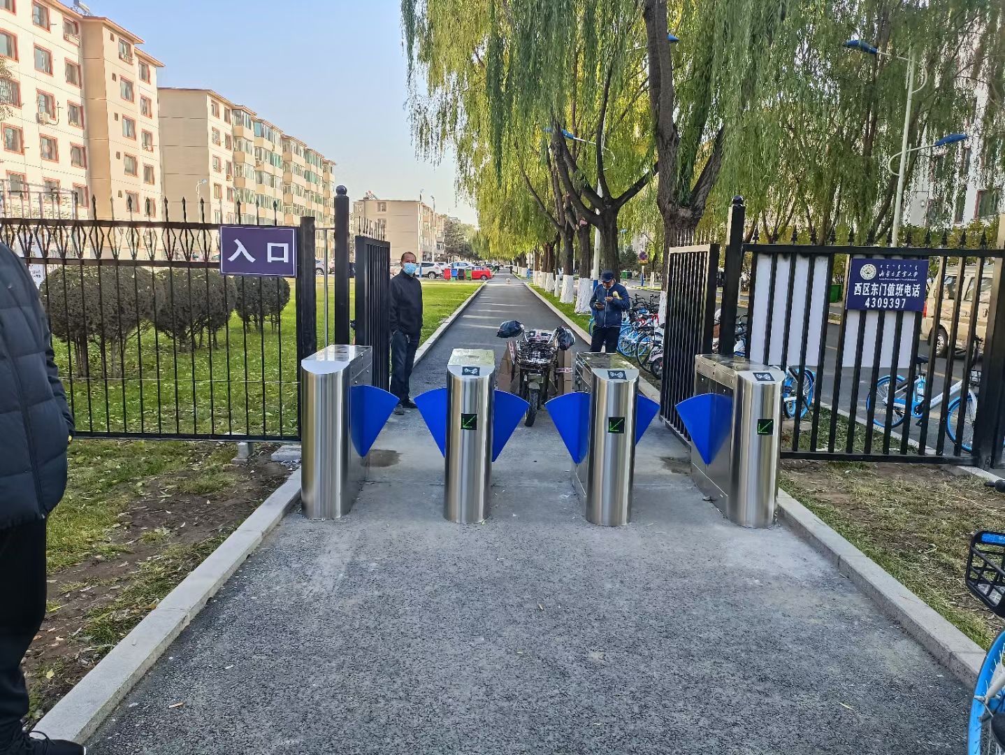 automatic-swing-barrier-turnstile-biometric-face-recognition-gyms