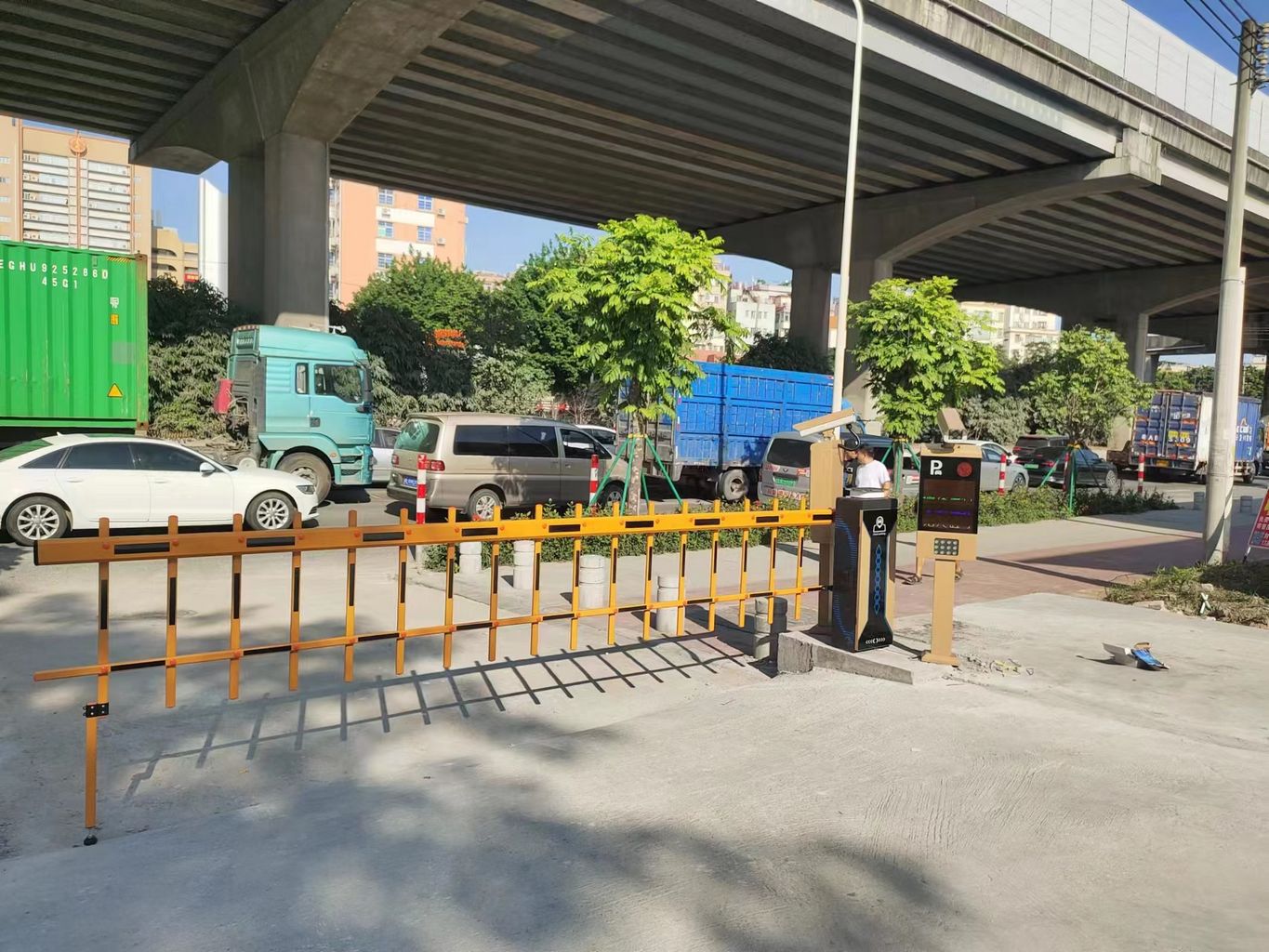 economical-traffic-radar-sensor-led-indicator-gate-barrier-loop-detector